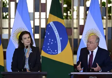 Após críticas por comunicado neutro, ministro das Relações Exteriores diz que Brasil 