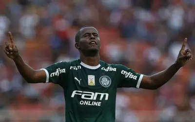 Carlos Eduardo, Victor Luis e Hyoran devem ser os próximos a deixar o Palmeiras