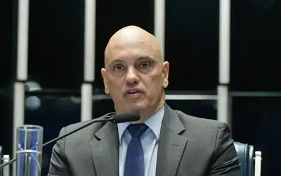 Moraes vai ao Senado de última hora, defende regulamentação das redes sociais e se reúne com Lira