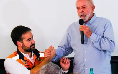 Lula anuncia apoio federal para reconstrução de rodovias no RS após enchentes