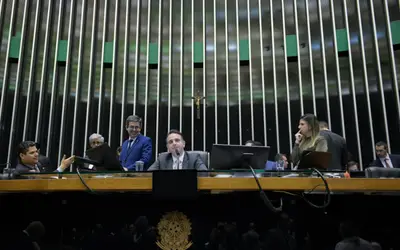 Congresso derruba veto de Lula e libera R$ 3,6 bilhões em emendas parlamentares