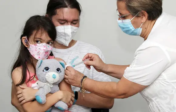 Quase 80% dos brasileiros apoiam vacinação de crianças de 5 a 11 anos, aponta Datafolha