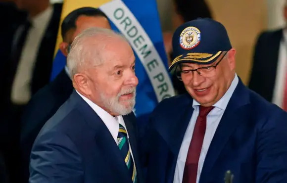 Lula e Petro destacam compromisso com democracia em encontro na Colômbia