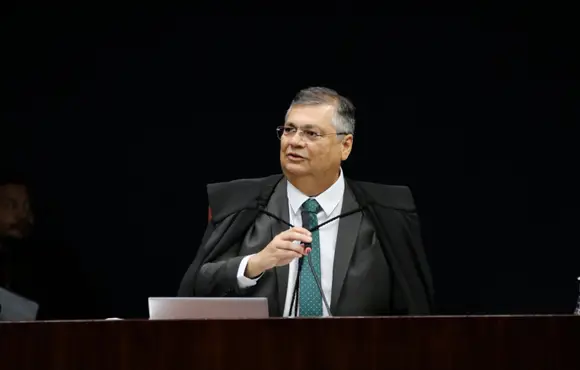 Flávio Dino cobra explicações de Lula, Lira e Pacheco sobre 