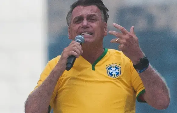 Ex-presidente Jair Bolsonaro recebe visita de políticos e apoiadores em hotel antes de ato na praia de Copacabana