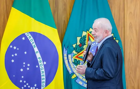 Lula critica visão de despesas como gastos e destaca superávit como investimento