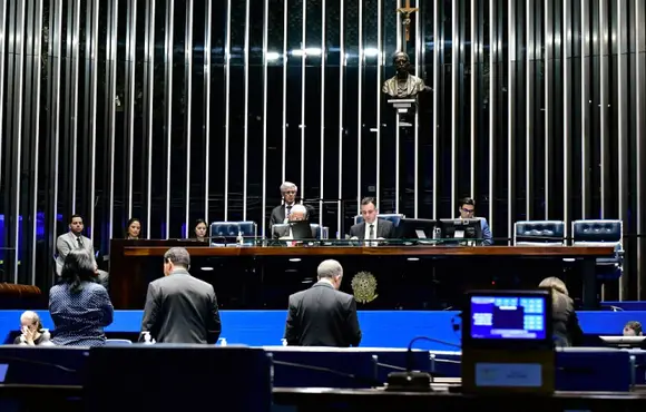 CCJ do Senado adia votação de projeto que libera R$ 15,7 bilhões para o governo Lula