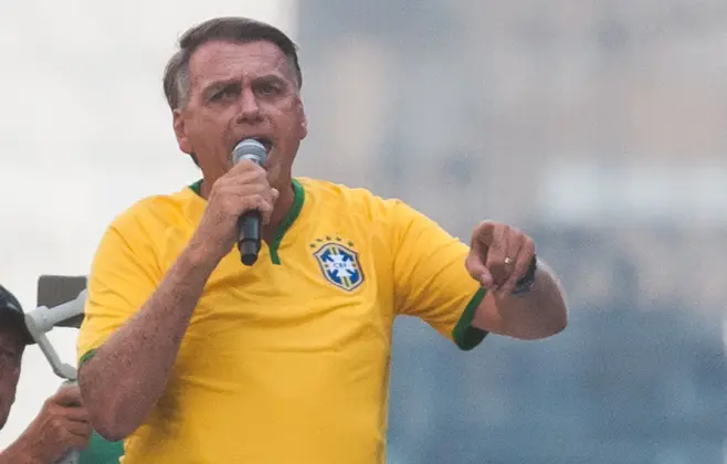 Internado com infecção de pele, Bolsonaro será transferido para São Paulo