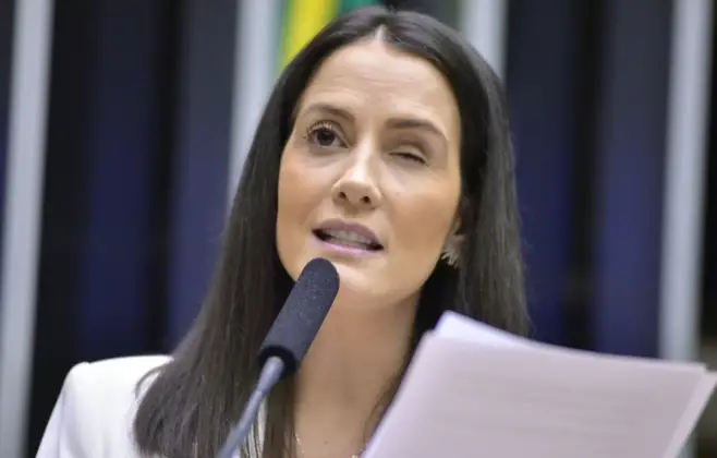 Deputada federal Amália Barros morre aos 39 anos após complicações em cirurgia